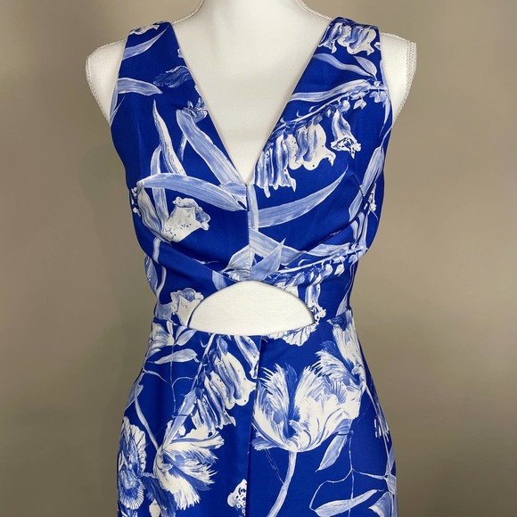 Stylestalker Blue Jasmine V-Neck Dress with Cut Out - Picture 3 of 8
